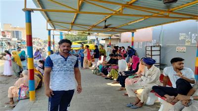 ਕੱਚੇ ਕਾਮਿਆਂ ਦੀ ਹੜਤਾਲ ਕਾਰਨ ਪੂਰੇ ਸੂਬੇ 'ਚ ਬੱਸਾਂ ਦਾ ਚੱਕਾ ਜਾਮ, ਲੋਕ ਬੱਸ ਅੱਡਿਆਂ 'ਤੇ ਹੋ ਰਹੇ ਖੱਜਲ-ਖੁਆਰ