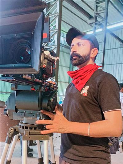 ਲਖਵਿੰਦਰ ਦਾ ਫੋਟੋਗ੍ਰਾਫੀ ਤੋਂ ਬਾਲੀਵੁੱਡ ਤੱਕ ਦਾ ਸਫਰ
