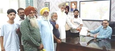 ਹੱਡਾ ਰੋੜੀ, ਪਸ਼ੂਆਂ ਦੇ ਮਾਸ ਦਾ ਕਾਰਖਾਨਾ ਤੁਰੰਤ ਹਟਾਉਣ ਲਈ ਪਿੰਡਾਂ ਦੇ ਲੋਕ ਐੱਸ.ਡੀ.ਐਮ. ਨੂੰ ਮਿਲੇ -ਕਿਹਾ ਮੰਗ ਨਾ ਮੰਨੇ ਜਾਣ 'ਤੇ ਵਿੱਢਿਆ ਜਾਵੇਗਾ ਵੱਡਾ ਸੰਘਰਸ਼