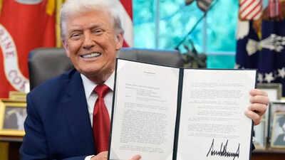 Trump urges Israel to turn battlefield victories into Middle East peace